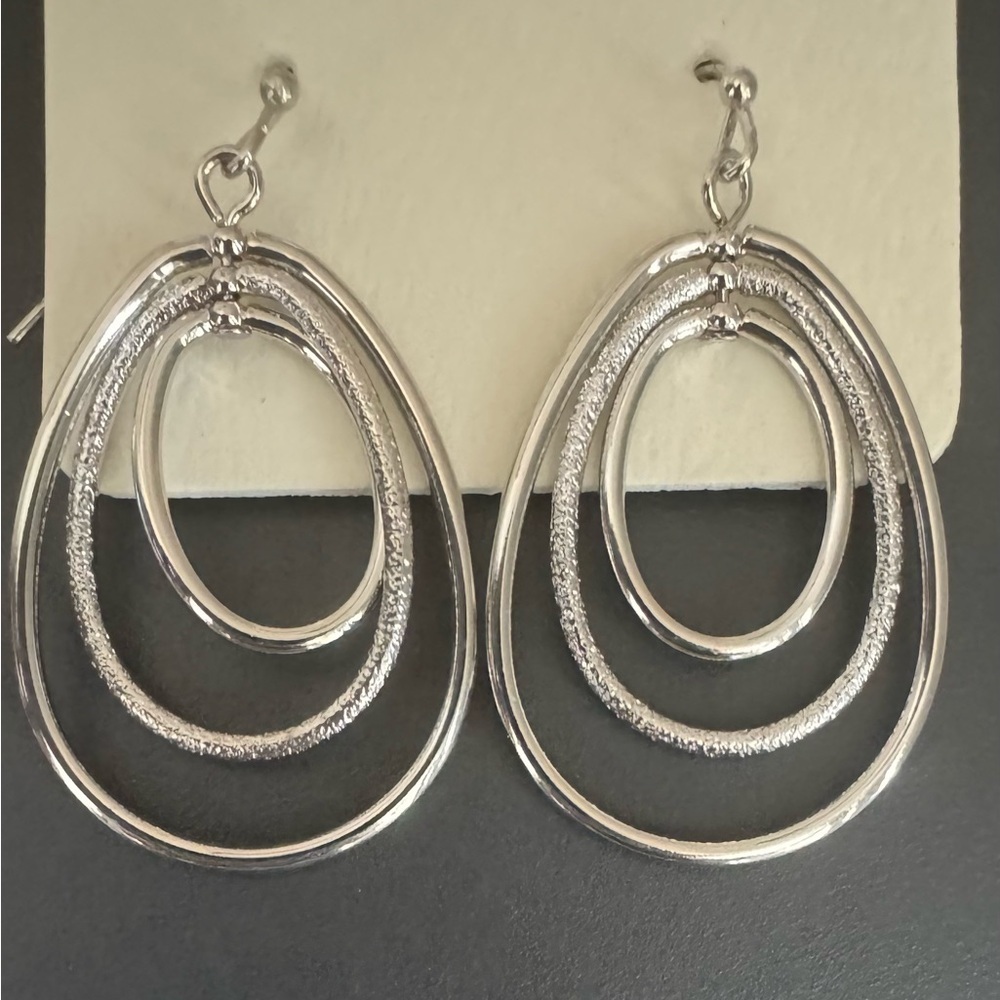 Teardrop textured multi metal hoop drop earrings
(New) - Picture 3 of 3